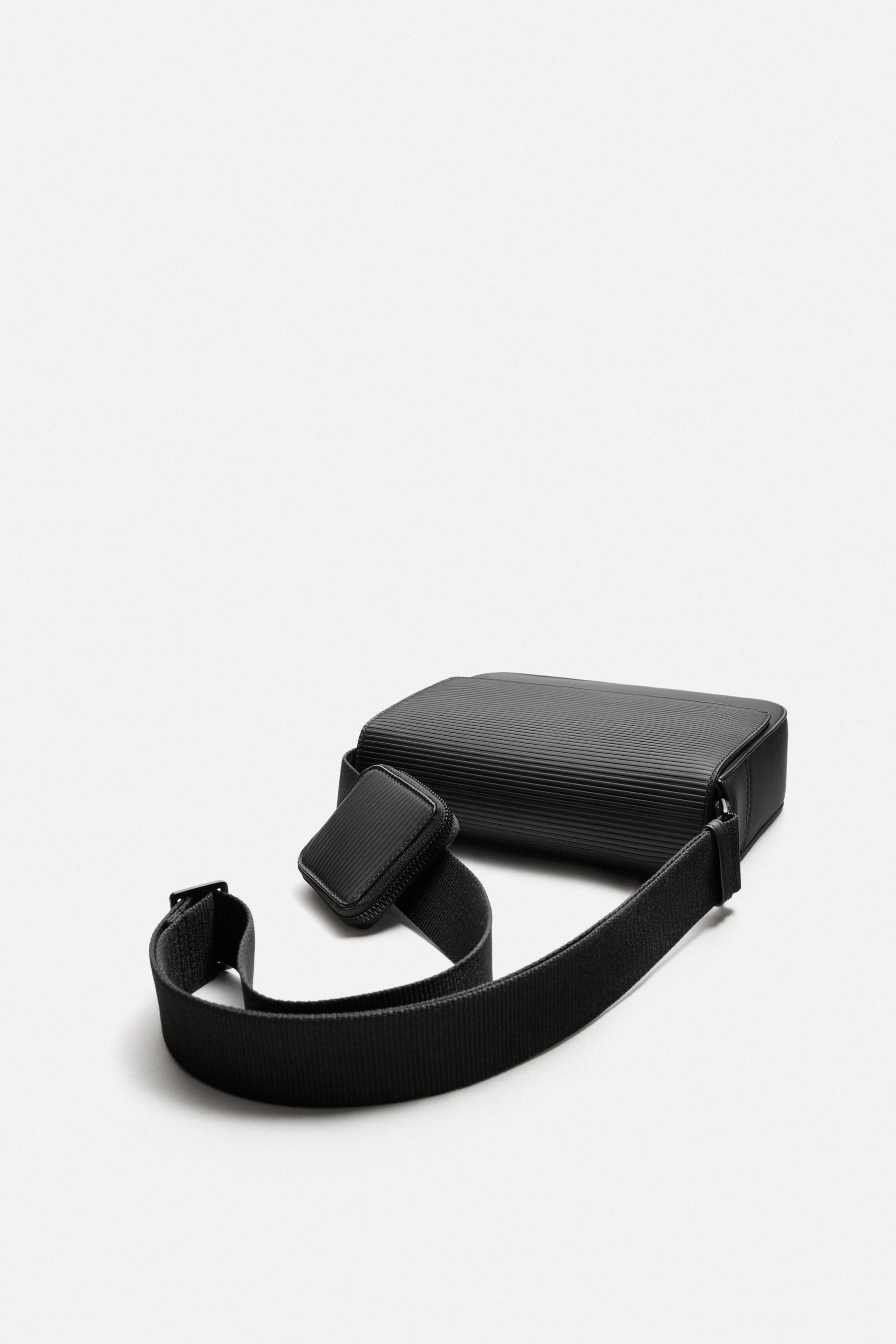 RUBBERISED TEXTURED CROSSBODY BAG - Image 4