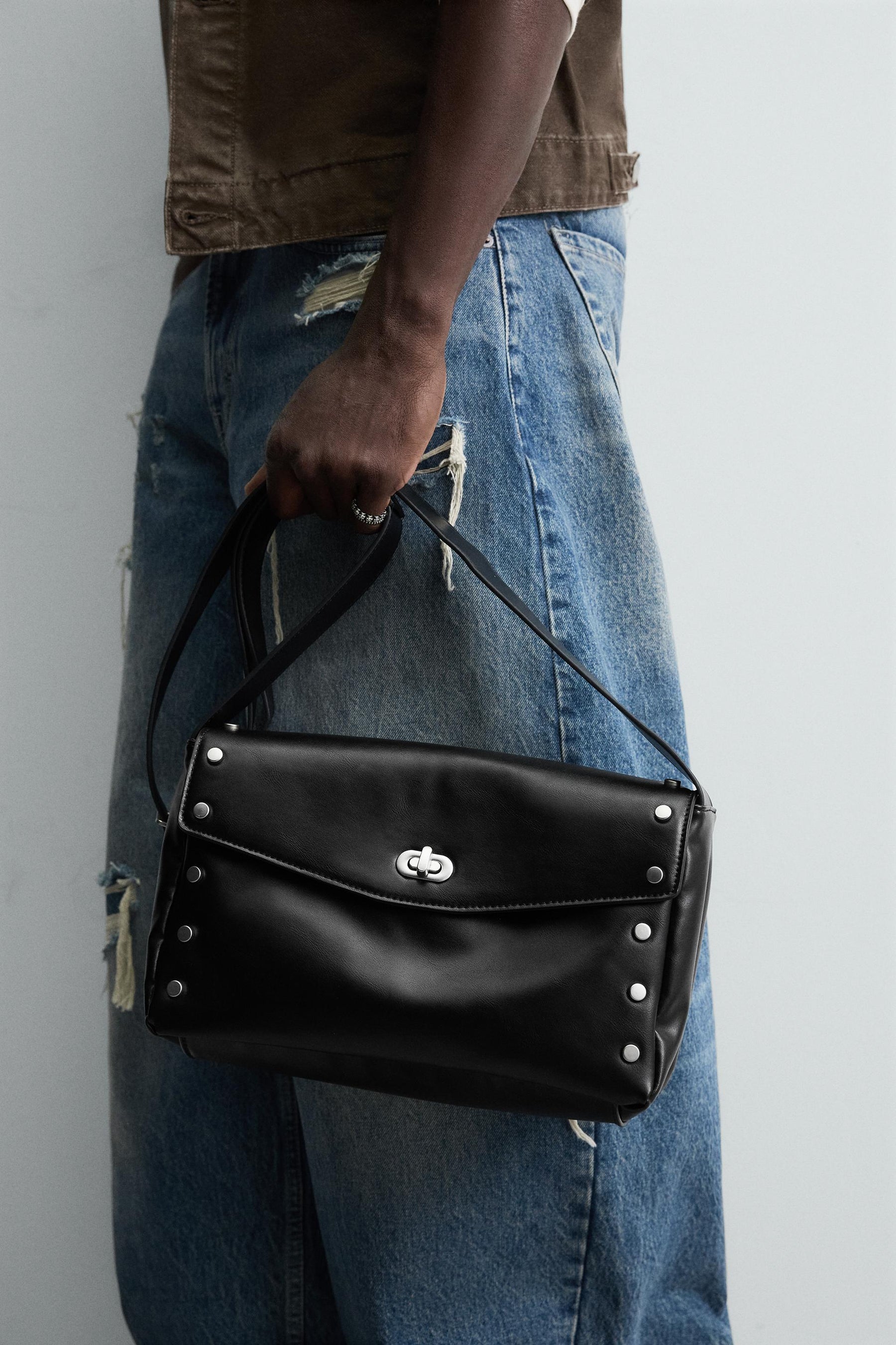 CROSSBODY BAG WITH METAL DETAIL - Image 3