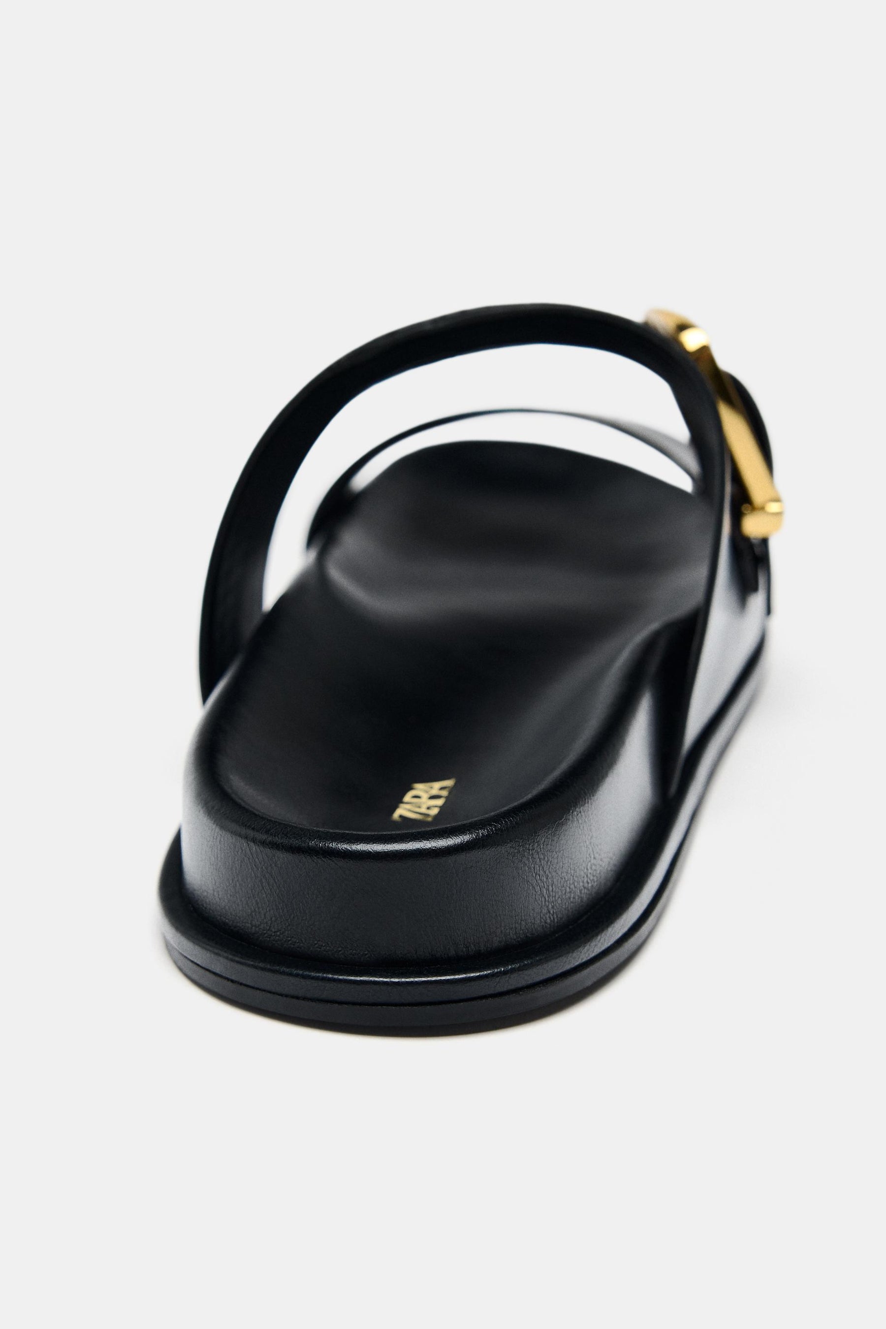 Sandalen mit Schnalle