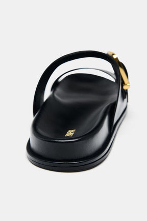 Sandalen mit Schnalle