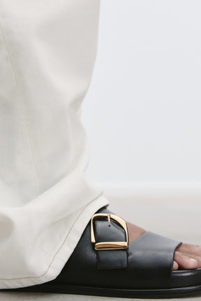 Sandalen mit Schnalle