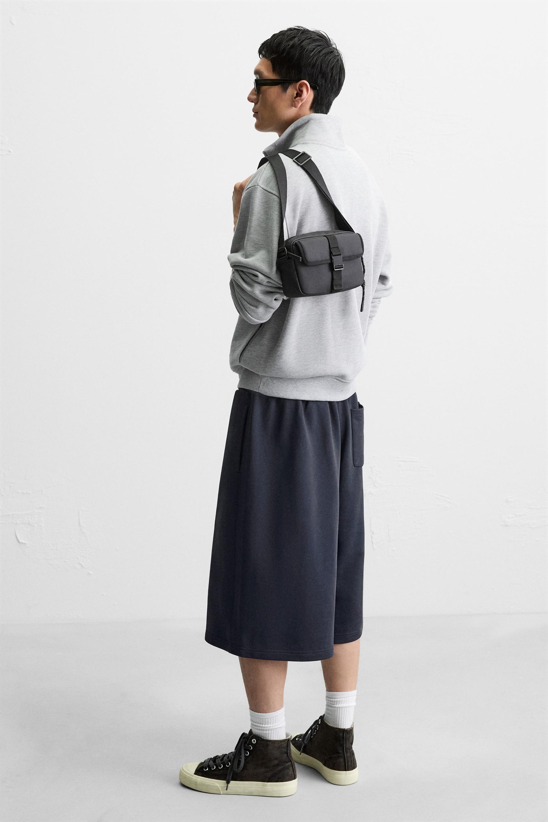 RUBBERISED CROSSBODY BAG - Image 2