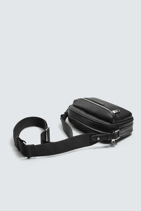 STRUKTURIERTE UMHÄNGETASCHE