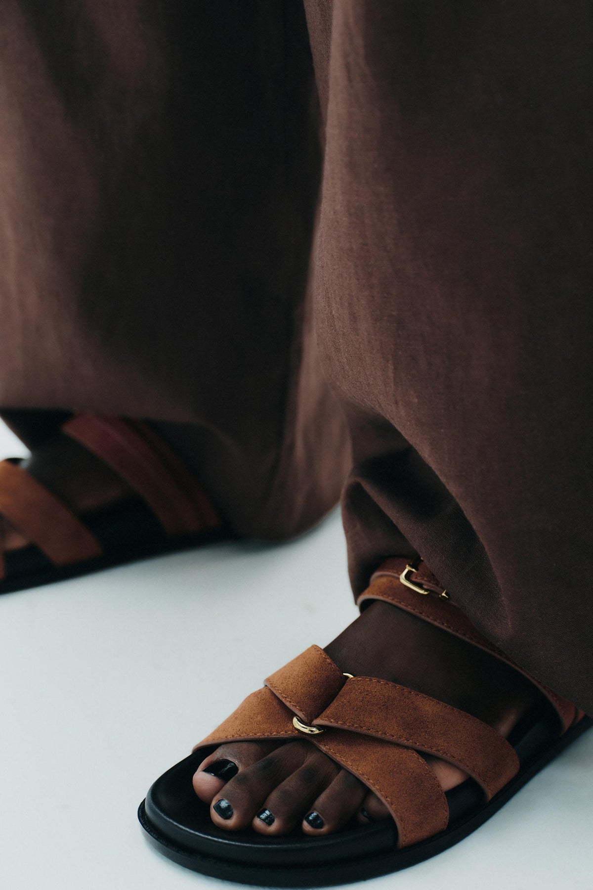 Sandalen aus gespaltenem Wildleder