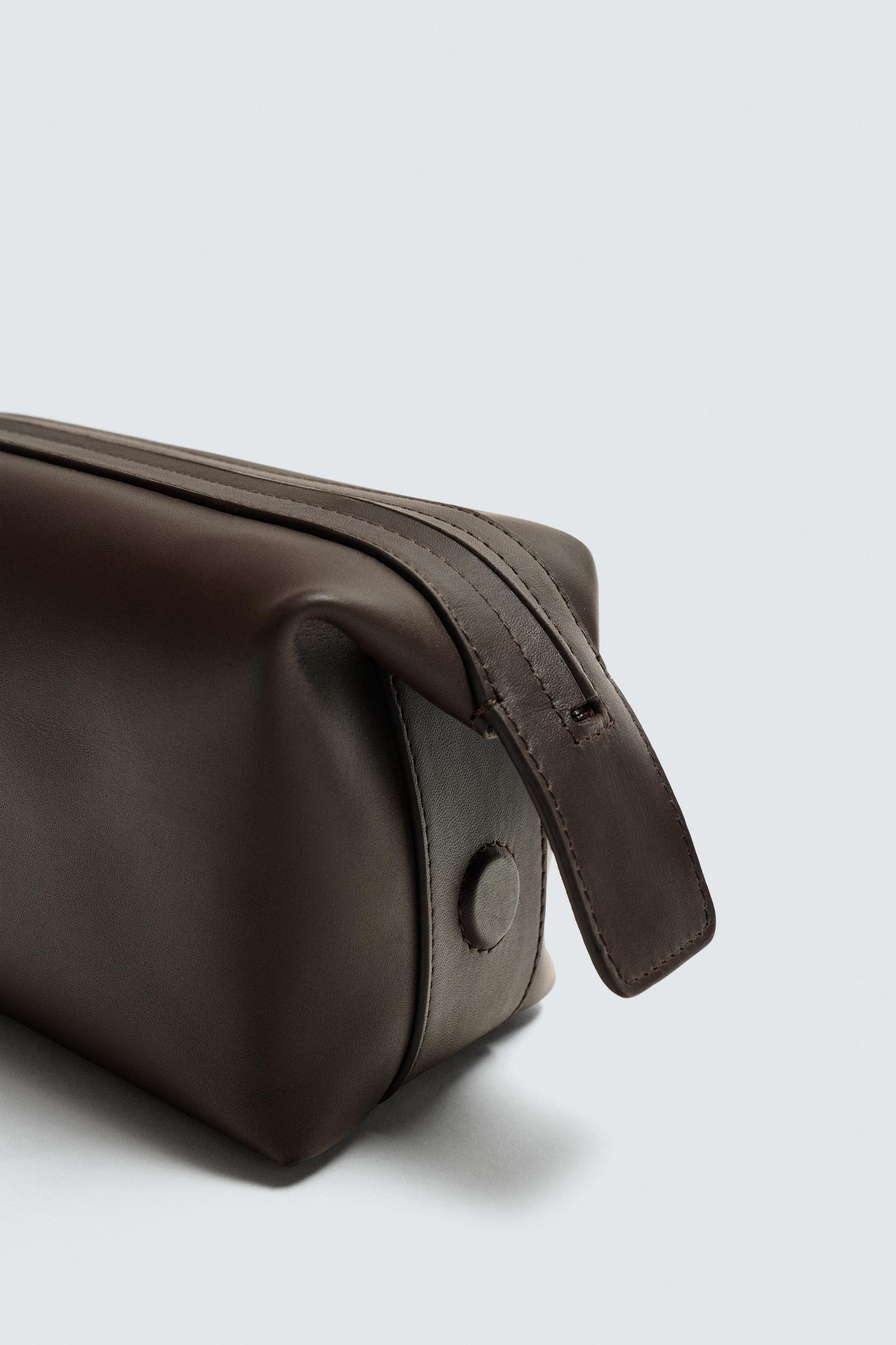 LEATHER TOILETRY BAG - Image 3