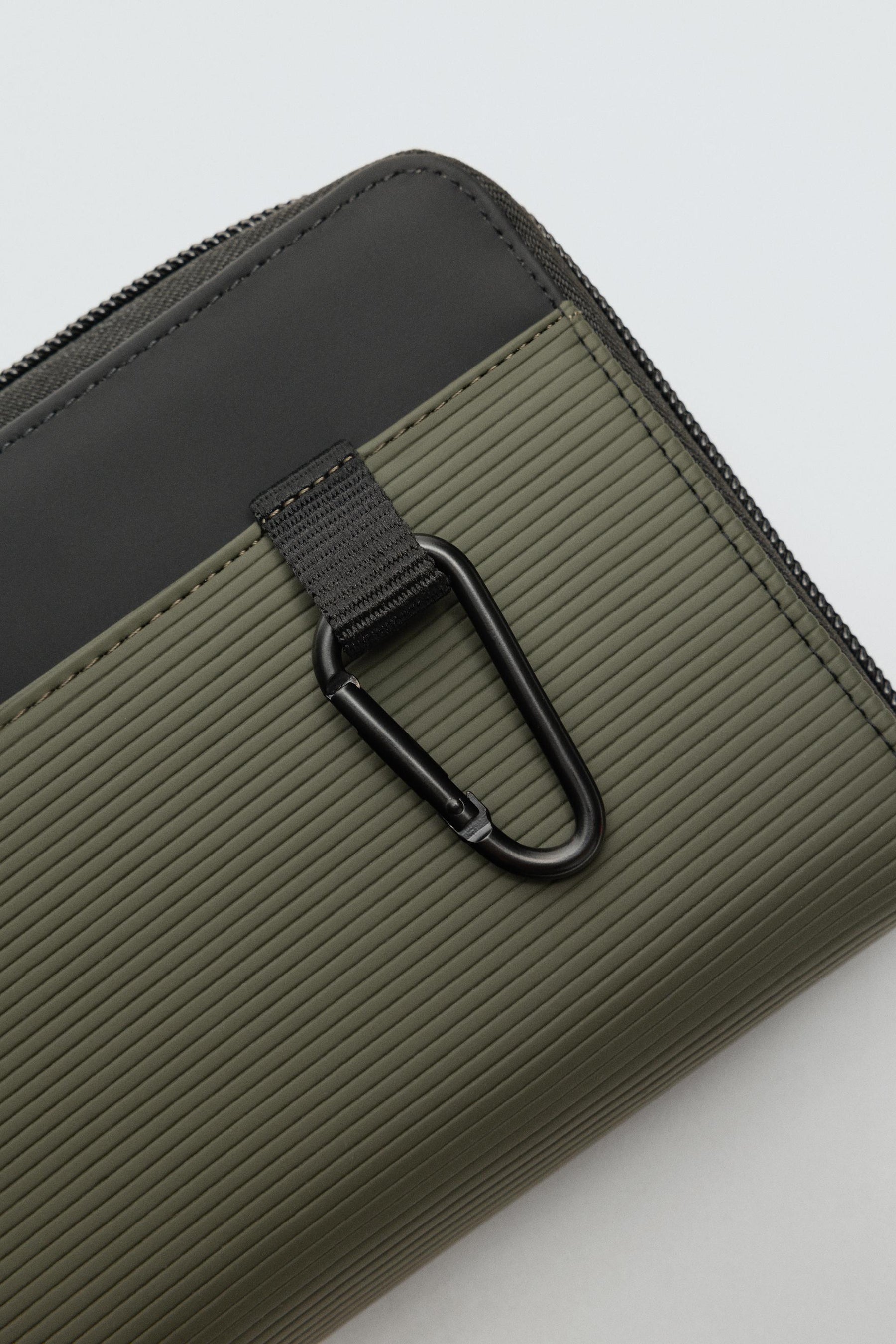 RUBBERISED XL WALLET - Image 4