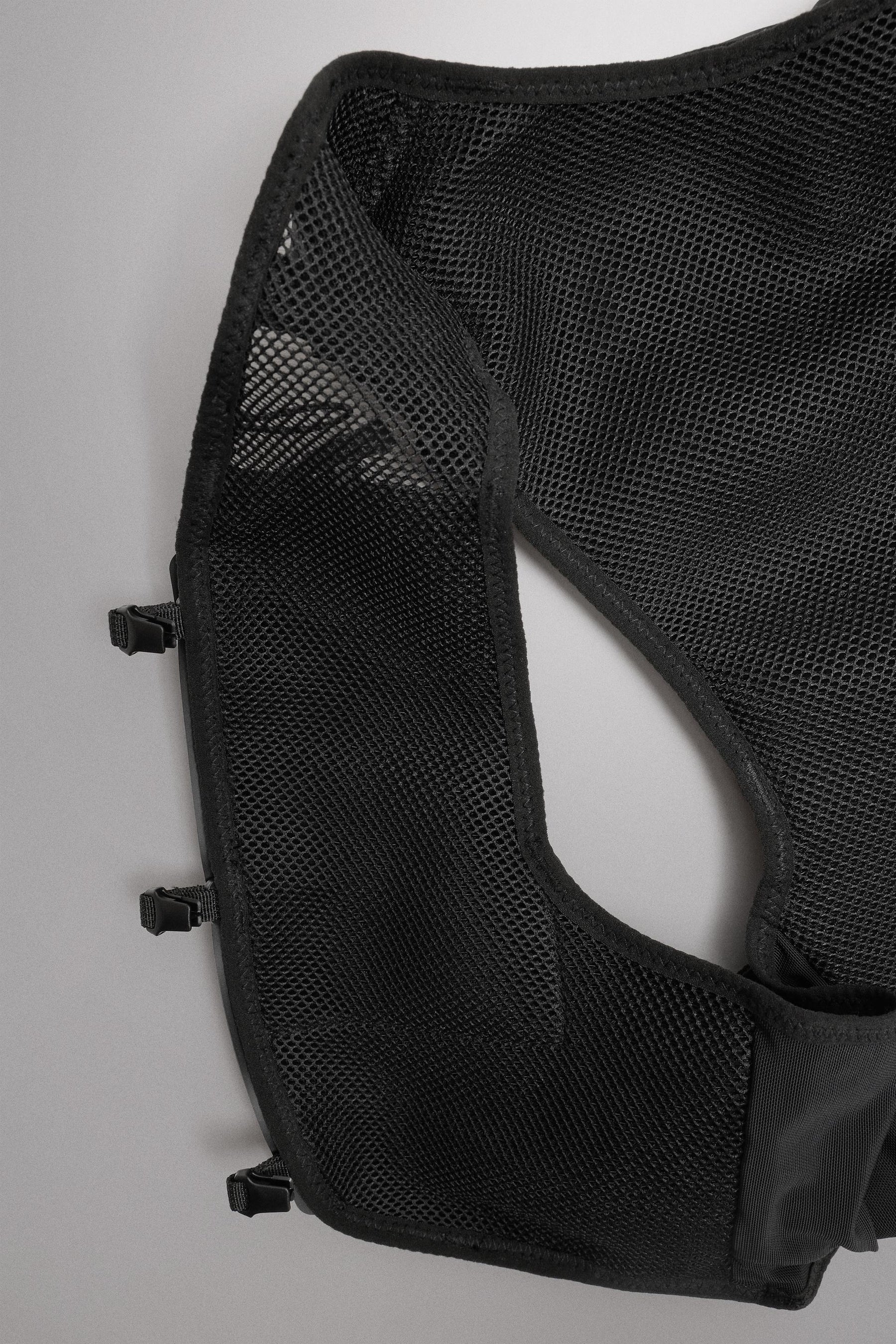 TECHNICAL SPORTS GILET - Image 5