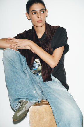 KONTRASTHALTIGE LAUFSCHUHE