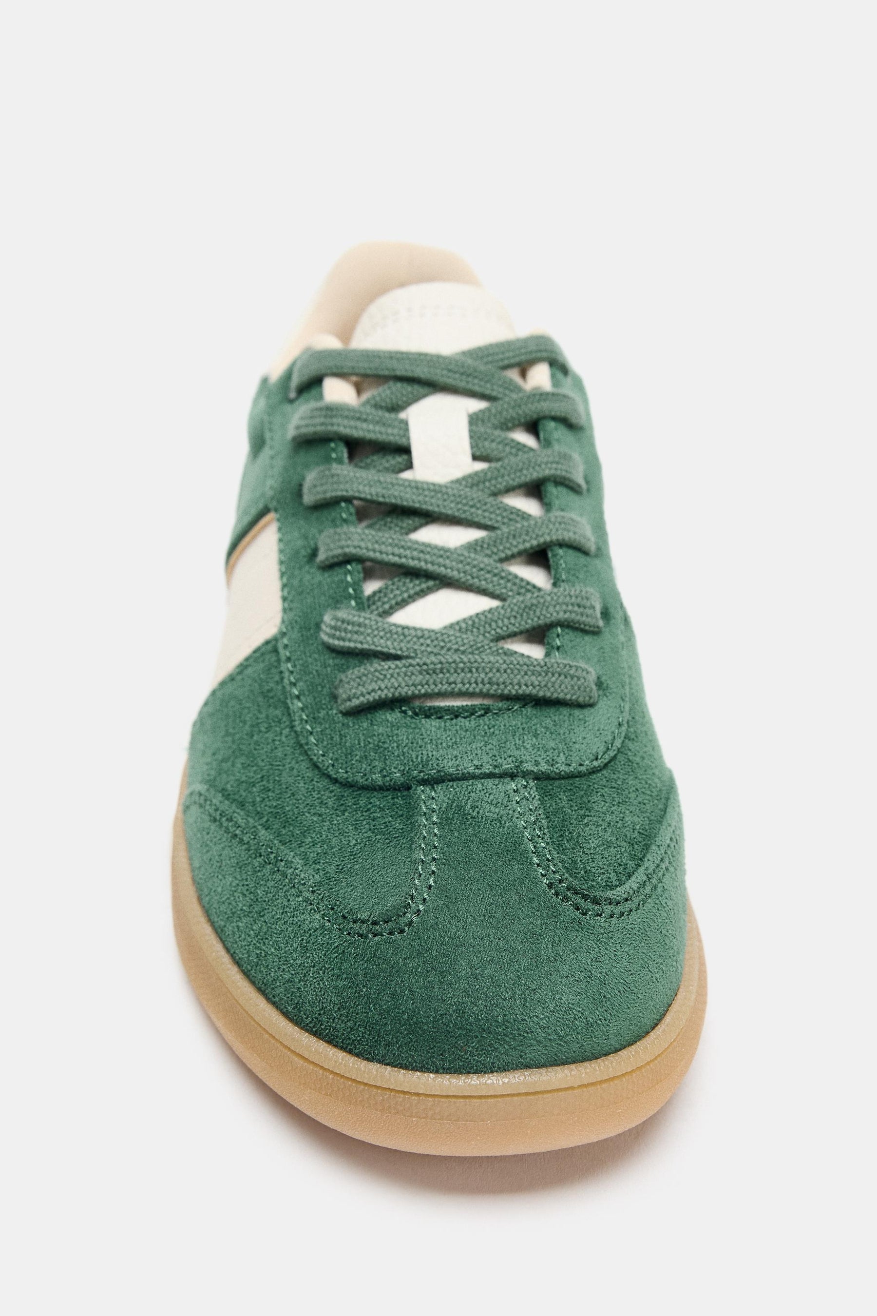 Farbenfrohe Sportschuhe