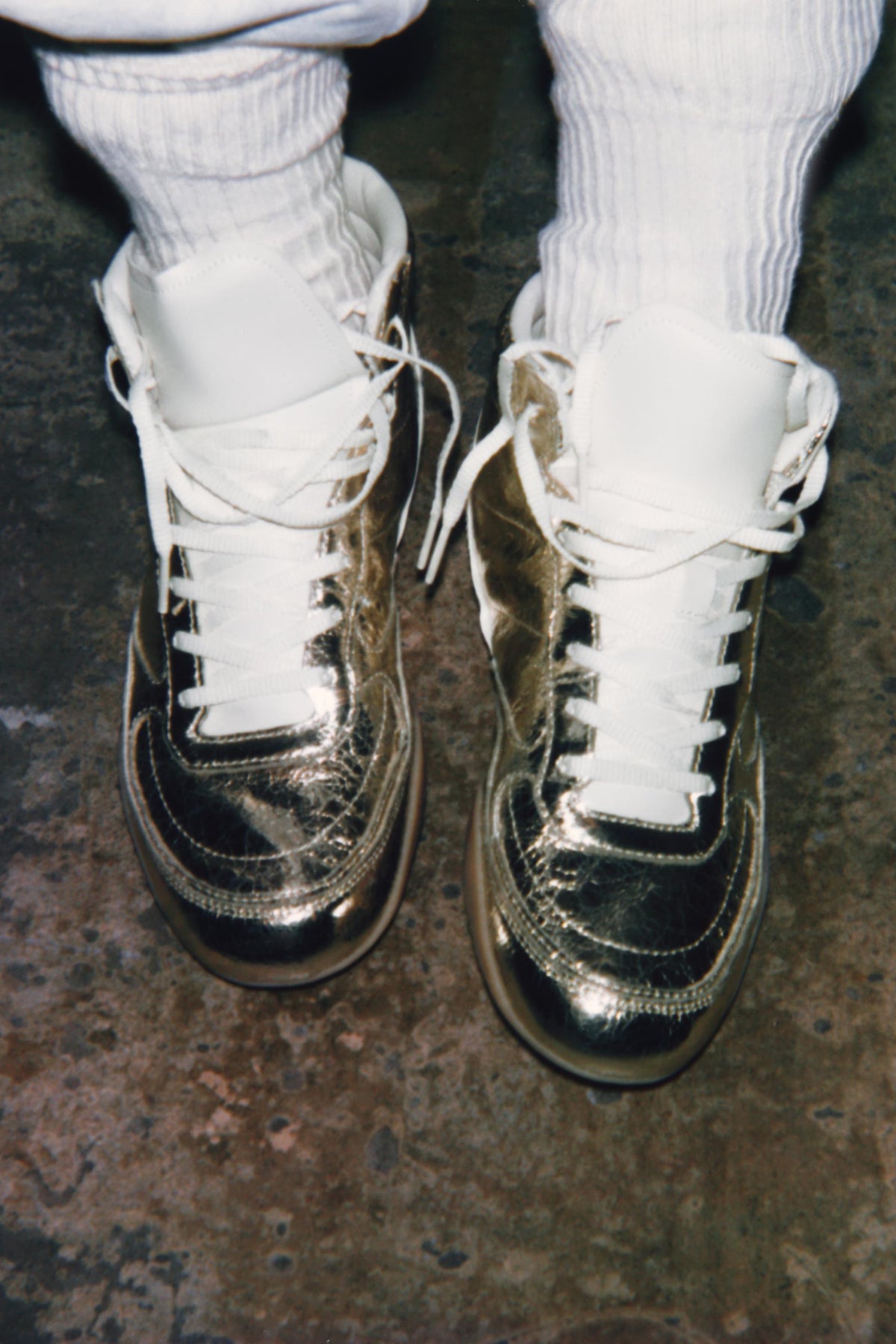METALLIC HIGH-TOP TRAINER
