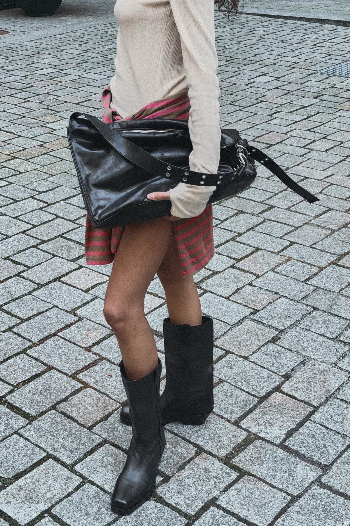 Eimertasche mit Metallösen