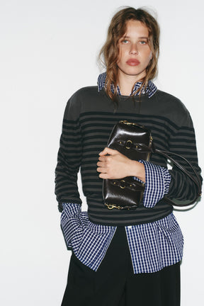 Metallene Schultertasche