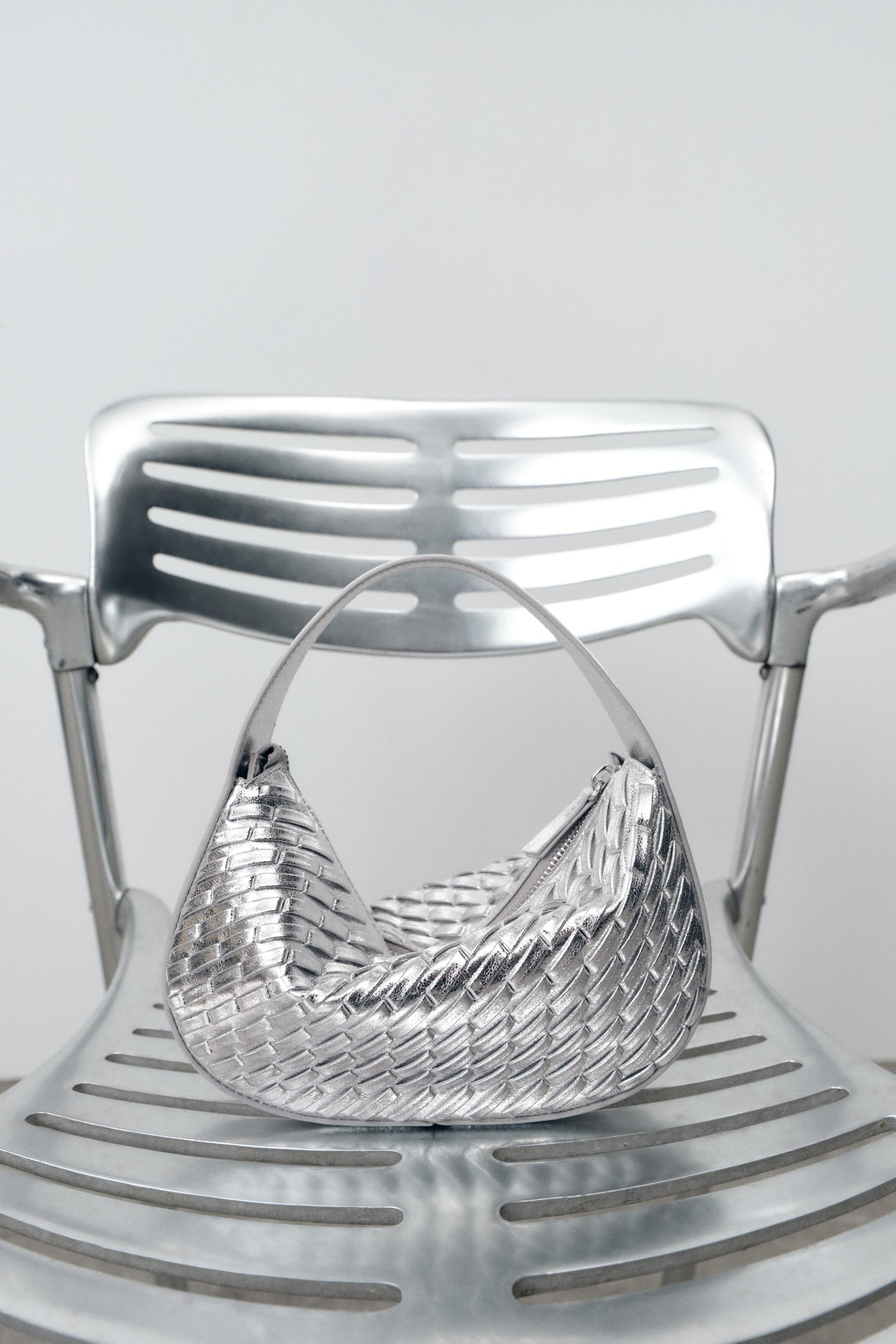 GEFLOCHTENE HANDTASCHE